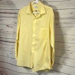 Van Heusen Classic Fit men’s long sleeved shirt 17 1/2, 34/35, light yelllow